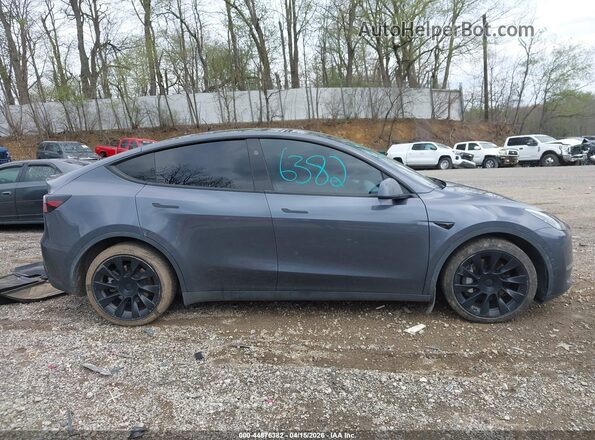 7SAYGAEE9PF964944 2023 TESLA MODEL Y Gray Vista interior trasera