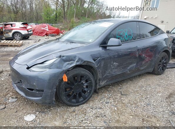 7SAYGAEE9PF964944 2023 TESLA MODEL Y Gray Vista tres cuartos delantera izquierda