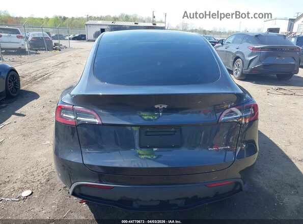 7SAYGAEEXRF020217 2024 TESLA MODEL Y Gray 