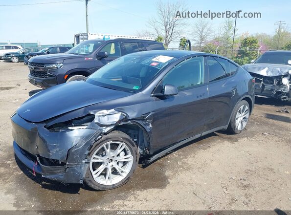 7SAYGAEEXRF020217 2024 TESLA MODEL Y Gray Front left