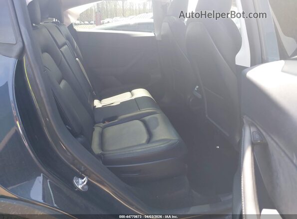 7SAYGAEEXRF020217 2024 TESLA MODEL Y Gray VIN sticker view