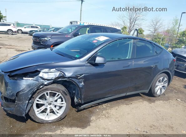 7SAYGAEEXRF020217 2024 TESLA MODEL Y Gray 360 interior view