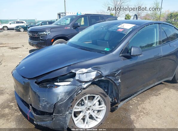 7SAYGAEEXRF020217 2024 TESLA MODEL Y Gray Front view