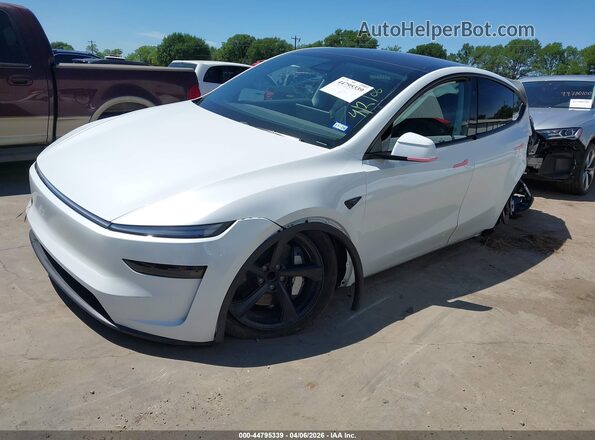 7SAYGDED0TA609063 2026 TESLA MODEL Y Белый Передняя левая четверть