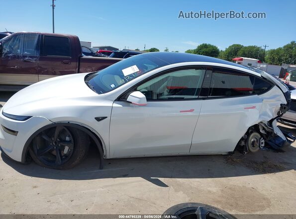 7SAYGDED0TA609063 2026 TESLA MODEL Y Белый Панорамный вид салона 360°