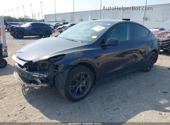 7SAYGDED1RF152274 2024 TESLA MODEL Y Black Առջևի ձախ երեք քառորդ տեսարան