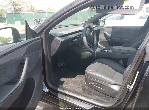 7SAYGDED1TA664458 2026 TESLA MODEL Y Black Widok wnętrza z przodu