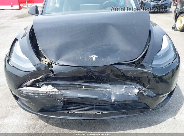 7SAYGDED2RF054631 2024 TESLA MODEL Y Black Դիմացի տեսք
