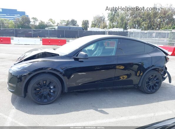 7SAYGDED2RF054631 2024 TESLA MODEL Y Black Սալոնի 360 աստիճան տեսք