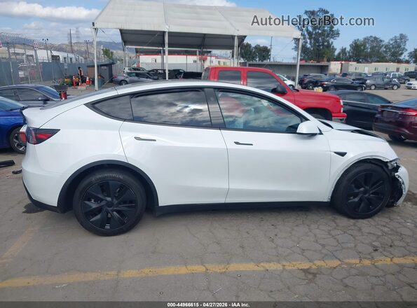 7SAYGDED4RF112514 2024 TESLA MODEL Y White Vista interior trasera