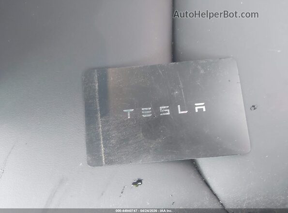 7SAYGDED8SA369646 2025 TESLA MODEL Y Gray წინა პანელის ხედი