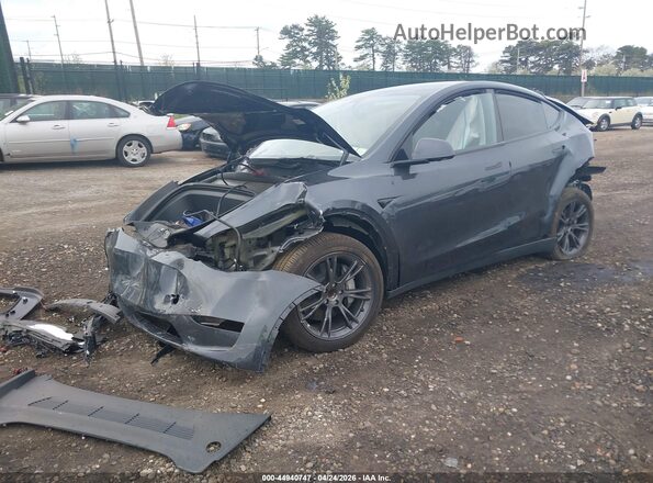 7SAYGDED8SA369646 2025 TESLA MODEL Y Gray წინა მარცხენა ხედი სამი მეოთხედიდან