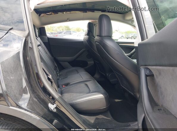 7SAYGDEDXRF087957 2024 TESLA MODEL Y Black VIN კოდის სტიკერის ხედი