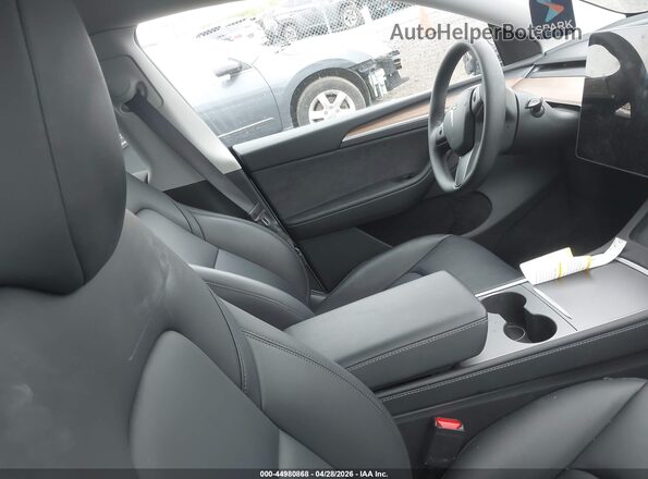 7SAYGDEDXSA374010 2025 TESLA MODEL Y Белый Вид салона спереди