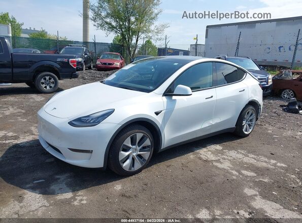 7SAYGDEE0NF384495 2022 TESLA MODEL Y White Առջևի ձախ երեք քառորդ տեսարան