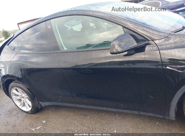 7SAYGDEE0NF449166 2022 TESLA MODEL Y Black 360 interior view