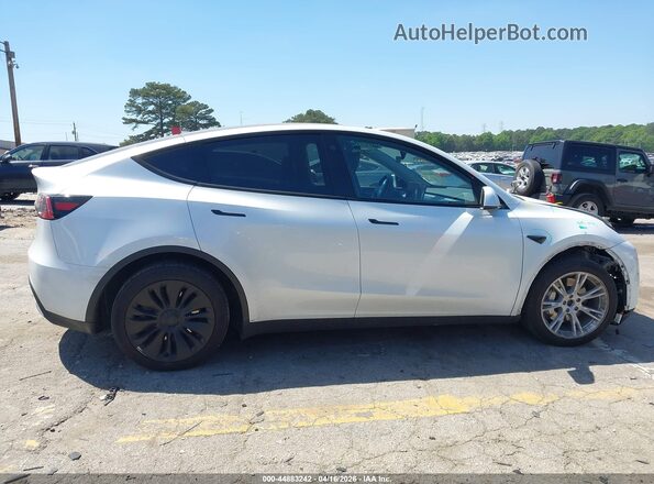7SAYGDEE0PA075271 2023 TESLA MODEL Y White Rear interior view