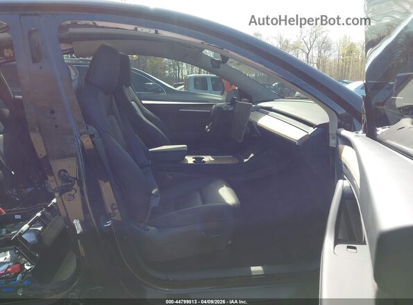 7SAYGDEE0RA218884 2024 TESLA MODEL Y Черный Вид салона спереди