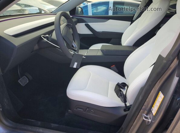 7SAYGDEE0TA615065 2026 TESLA MODEL Gray Front interior view