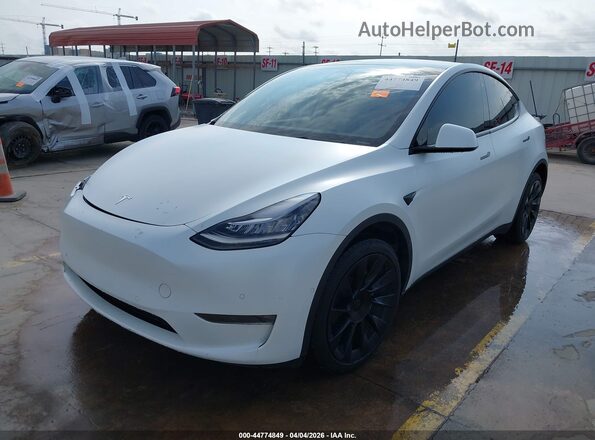 7SAYGDEE1NA011043 2022 TESLA MODEL Y White Передня ліва чверть