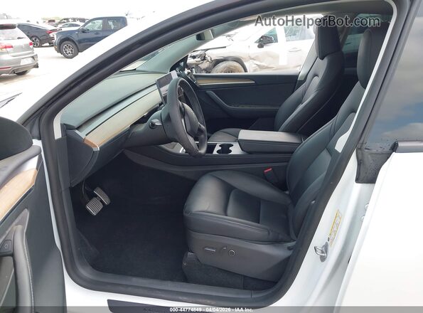 7SAYGDEE1NA011043 2022 TESLA MODEL Y White Вид салону спереду