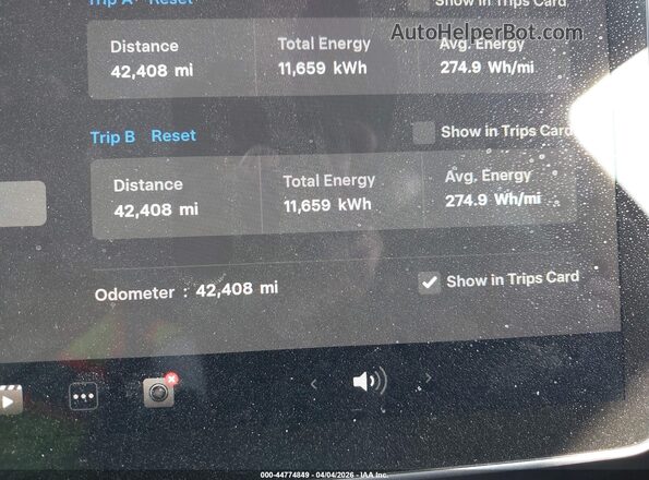7SAYGDEE1NA011043 2022 TESLA MODEL Y White Панорамний вид салону 360°