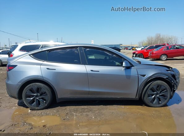 7SAYGDEE1SF297457 2025 TESLA MODEL Y Gray Widok wnętrza z tyłu