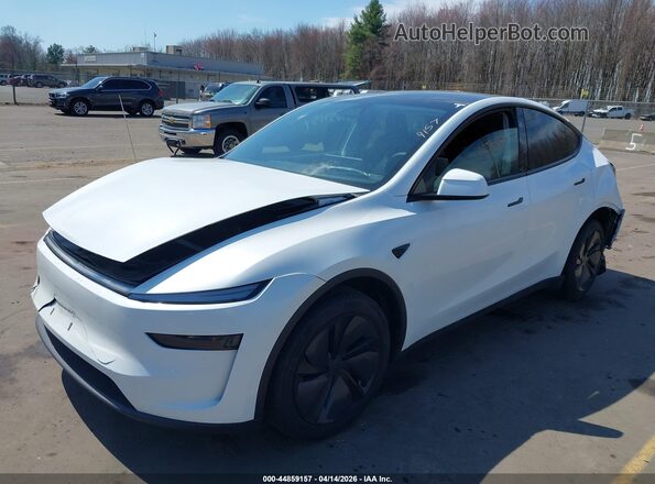 7SAYGDEE1TA378554 2026 TESLA MODEL Y White Առջևի ձախ երեք քառորդ տեսարան