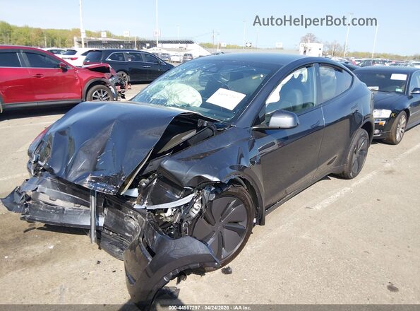7SAYGDEE1TA672262 2026 TESLA MODEL Y Gray წინა მარცხენა ხედი სამი მეოთხედიდან