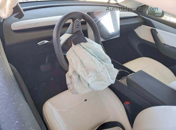 7SAYGDEE1TF541867 2026 TESLA MODEL Gray Dashboard view