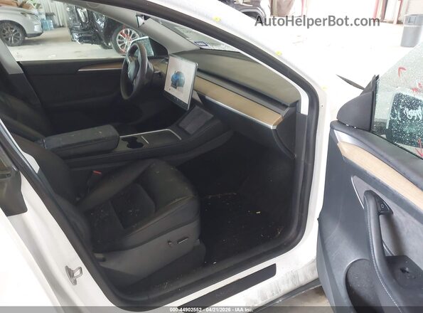7SAYGDEE2NA022858 2022 TESLA MODEL Y Белый Вид салона спереди