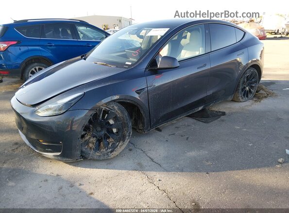 7SAYGDEE2PF840015 2023 TESLA MODEL Y Gray Առջևի ձախ երեք քառորդ տեսարան
