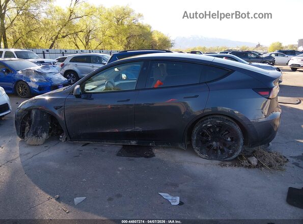 7SAYGDEE2PF840015 2023 TESLA MODEL Y Gray Սալոնի 360 աստիճան տեսք