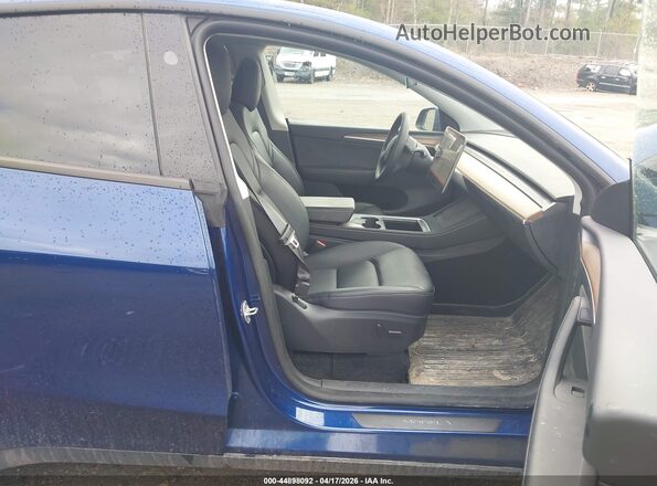 7SAYGDEE2RF199855 2024 TESLA MODEL Y Blue Вид салону спереду