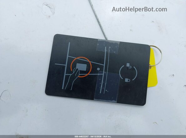 7SAYGDEE2SF287696 2025 TESLA MODEL Y Красный Вид панели приборов