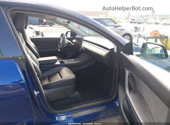 7SAYGDEE3NA001324 2022 TESLA MODEL Y Синий Вид салона спереди