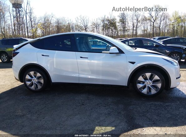 7SAYGDEE3PA097541 2023 TESLA MODEL Y White Սալոնի հետևի տեսք