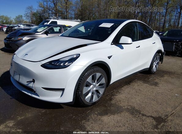 7SAYGDEE3PA097541 2023 TESLA MODEL Y White Առջևի ձախ երեք քառորդ տեսարան