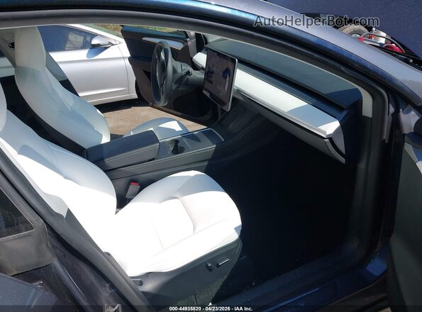 7SAYGDEE3PF860564 2023 TESLA MODEL Y Серый Вид салона спереди