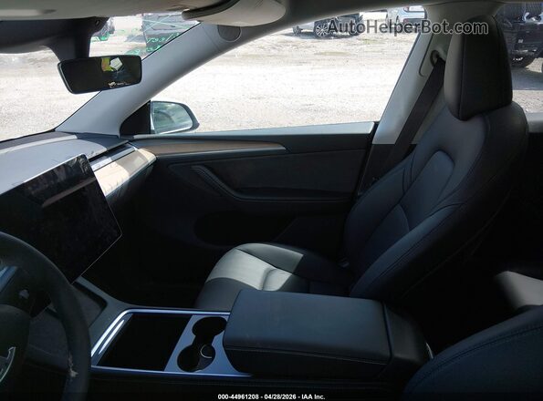 7SAYGDEE3RA256013 2024 TESLA MODEL Y White Widok wnętrza 360 stopni