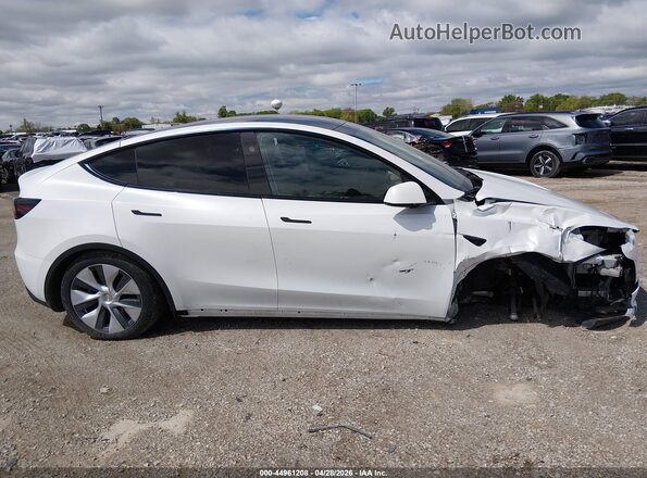 7SAYGDEE3RA256013 2024 TESLA MODEL Y White Widok zestawu wskaźników