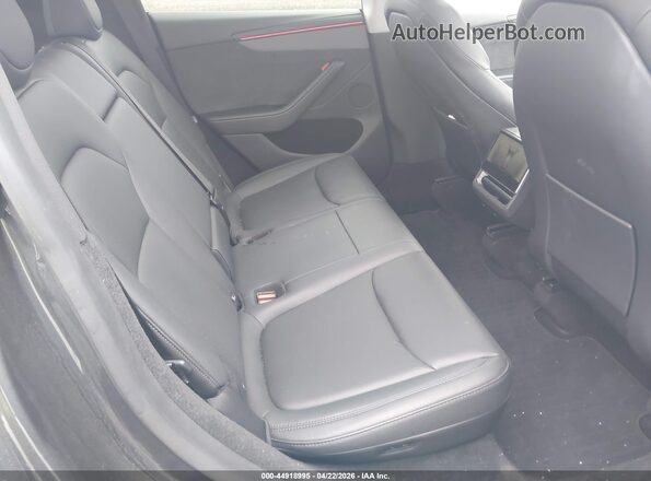 7SAYGDEE3TA386686 2026 TESLA MODEL Y Gray VIN կոդի պիտակի տեսք