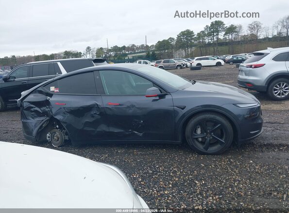 7SAYGDEE3TA386686 2026 TESLA MODEL Y Gray Սալոնի հետևի տեսք
