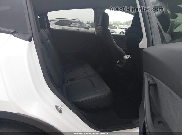 7SAYGDEE4RA257896 2024 TESLA MODEL Y White Widok naklejki z numerem VIN