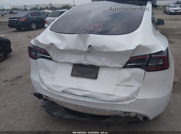 7SAYGDEE4RA257896 2024 TESLA MODEL Y White Widok z przodu