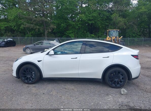 7SAYGDEE4RA268073 2024 TESLA MODEL Y Белый Панорамный вид салона 360°
