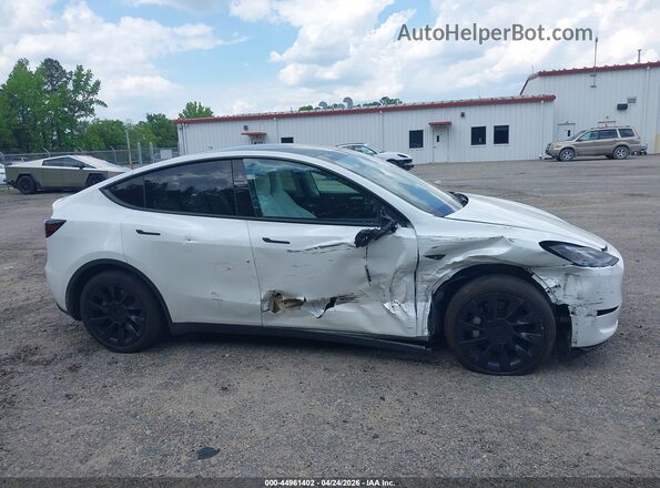 7SAYGDEE4RA268073 2024 TESLA MODEL Y Белый Вид задней части салона