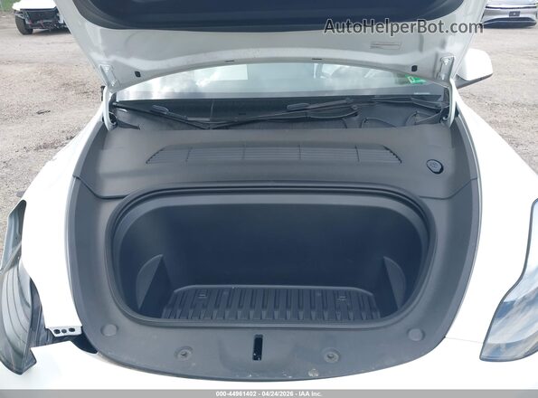 7SAYGDEE4RA268073 2024 TESLA MODEL Y Белый Вид сзади