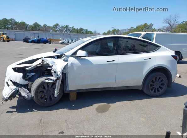 7SAYGDEE5PF763477 2023 TESLA MODEL Y White Widok wnętrza 360 stopni
