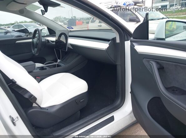 7SAYGDEE6PA094956 2023 TESLA MODEL Y White Vista interior delantera
